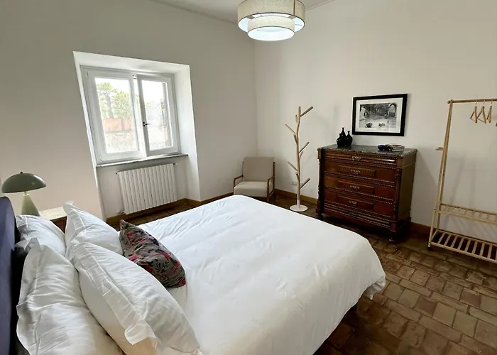 Habitat's Colosseum-monti 3br Penthouse With Terrace Apartament